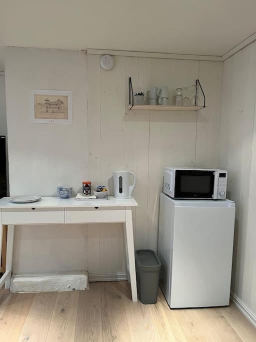 Hybel Med Bad Apartment เอเกอร์ชุนด์ ภายนอก รูปภาพ